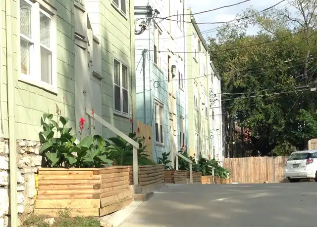 Property at Garden Apartments - 209 W 38th St, Kansas City, MO, 64111, 2 beds, 1 bath, [object Object]