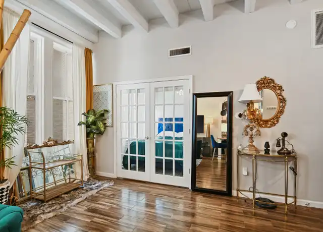 Property at 300 Peachtree St NE Unit 1001, Atlanta, GA, 30308, 1 bed, 1 bath, [object Object]