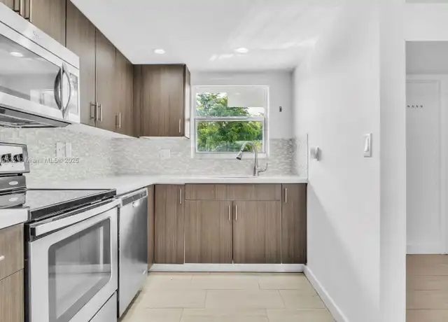 Property at 9373 Fontainebleau Blvd, Miami, FL, 33172, 1 bed, 1.5 baths, [object Object]
