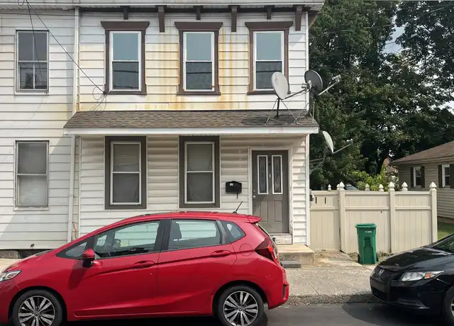 Property at 443 N Pitt St Unit 2, Carlisle, PA, 17013, 1 bed, 1 bath, [object Object]