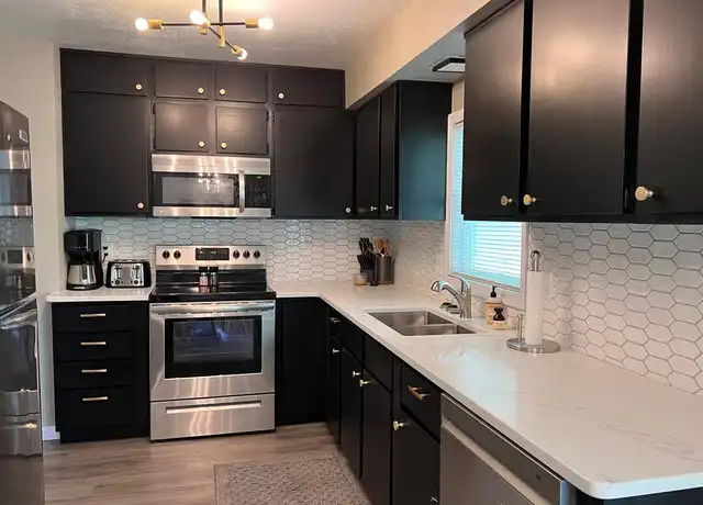Property at 2420 S Main Ave, Sioux Falls, SD, 57105, 2 beds, 1 bath, [object Object]