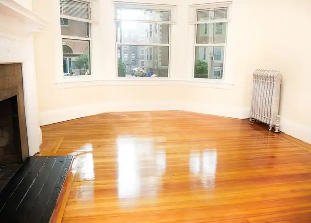 Property at 10 Beals St Unit 4, Brookline, MA, 02446, 3 beds, 1 bath, [object Object]