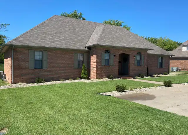 Property at 905 N 20th St, Murray, KY, 42071, 3 beds, 2.5 baths, [object Object]