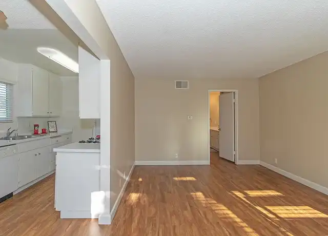 Property at Villas de Laura Apts - 2330 Paseo de Laura, Oceanside, CA, 92056, 1 bed, 1 bath, [object Object]