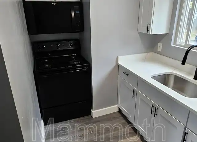 Property at 671 Corning Rd Unit 3, Manchester, NH, 03109, 2 beds, 1 bath, [object Object]