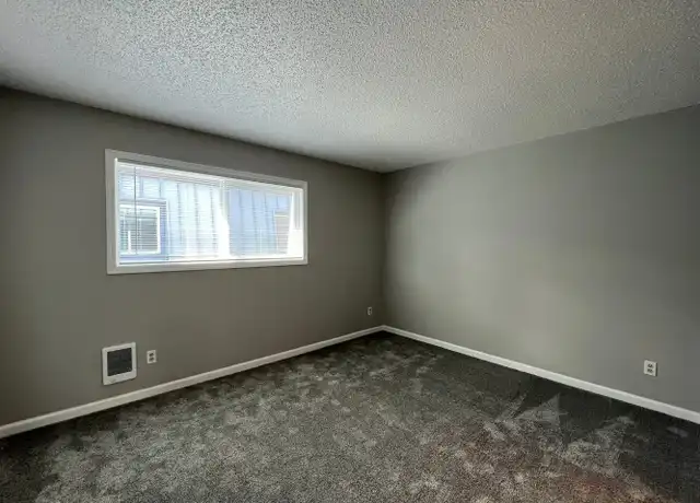 Property at 533-615 SE 160th Ave Unit 555, Portland, OR, 97233, 3 beds, 1 bath, [object Object]