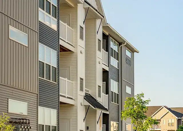 Property at Park West Apartments - 1041 S Market St, Mechanicsburg, PA, 17055, 1-2 bed, 1-2 bath, [object Object]