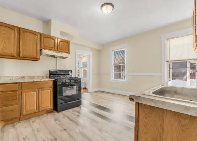 Property at 130 Kent St Unit 3, Hartford, CT, 06112, 2 beds, 1 bath, [object Object]