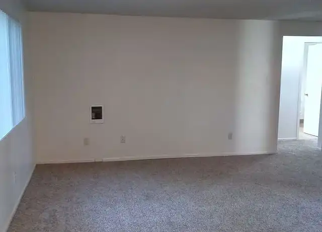 Property at Oakview Terrace Apartments - 3932 Lancaster Dr NE, Salem, OR, 97305, 2 beds, 1 bath, [object Object]