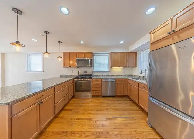 Property at 1012 Chestnut St Unit 1012, Newton, MA, 02464, 3 beds, 1.5 baths, [object Object]