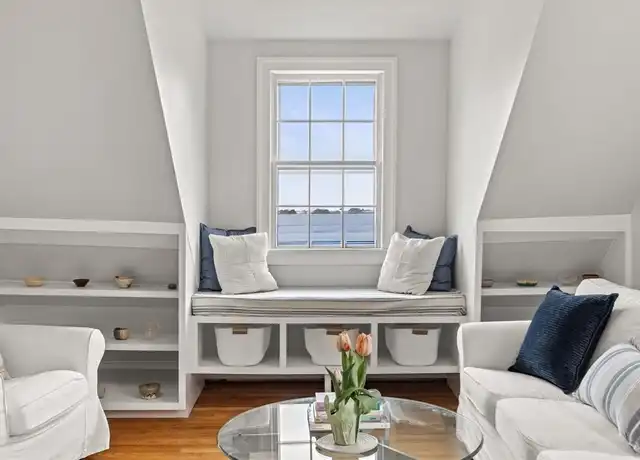 Property at 3 Circle St #3, Marblehead, MA, 01945, 1 bed, 1 bath, [object Object]
