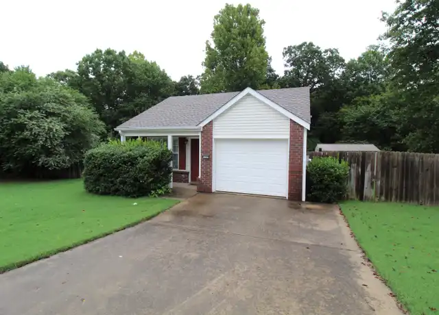 Property at 3152 W Parkway Dr, Fayetteville, AR, 72704, 3 beds, 2 baths, [object Object]