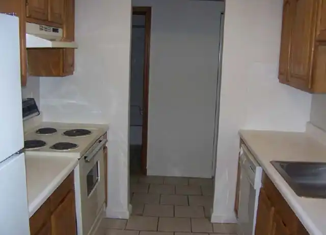 Property at 365 Elm St Unit 15, Gardner, MA, 01440, 1 bed, 1 bath, [object Object]