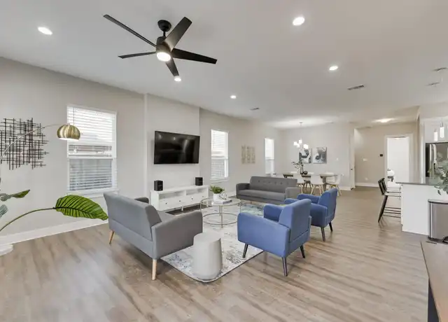 Property at 3421 Nomas St, Dallas, TX, 75212, 5 beds, 3 baths, [object Object]