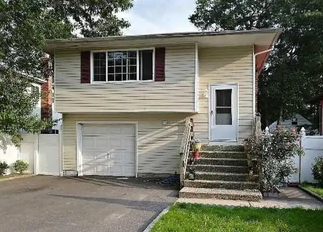 Property at 40 4th St, Ronkonkoma, NY, 11779, 3 beds, 2 baths, [object Object]