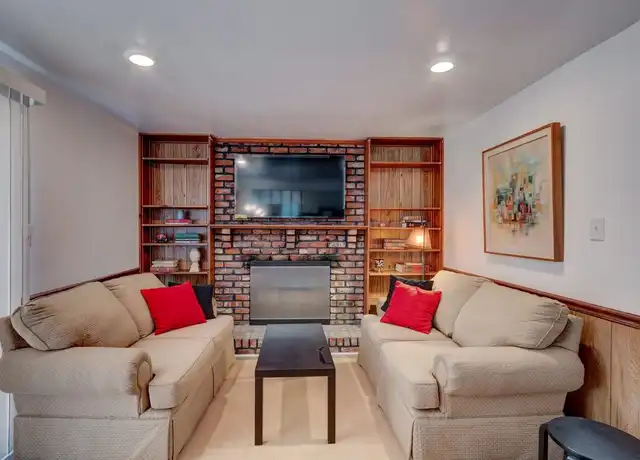 Property at 8209 Palmetto Ln Unit 2A, Indianapolis, IN, 46217, 6 beds, 2 baths, [object Object]
