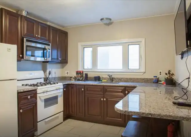Property at 17 Hunting St Unit 17-2, Cambridge, MA, 02141, 2 beds, 1 bath, [object Object]