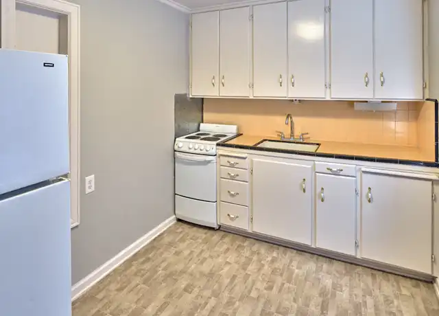 Property at 1520 25th St Unit B1, Everett, WA, 98201, 1 bed, 1 bath, [object Object]
