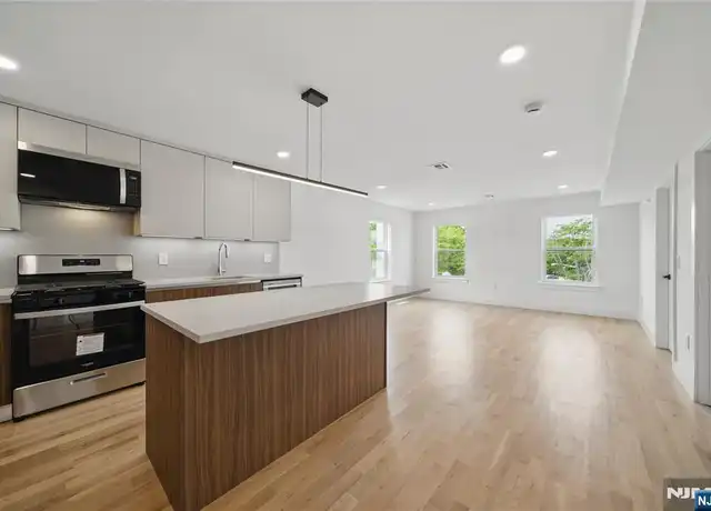 Property at 11 W Railroad Ave Unit 5, Tenafly, NJ, 07670, 2 beds, 2 baths, [object Object]