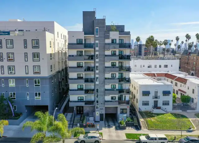 Property at 846 S Mariposa Ave Unit 704, Los Angeles, CA, 90005, 1 bed, 1 bath, [object Object]