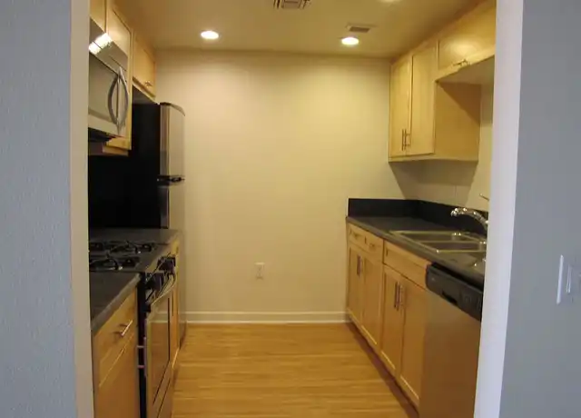 Property at Mayfair Residences at Santa Monica Beach - 210 Santa Monica Blvd, Santa Monica, CA, 90401, 1 bed, 1 bath, [object Object]