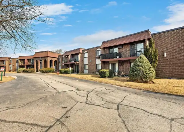 Property at 57 Washington Blvd #212, Mundelein, IL, 60060, 1 bed, 1 bath, [object Object]