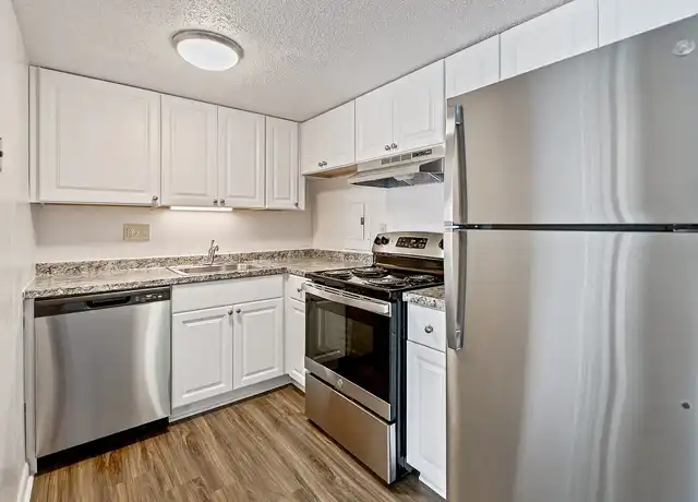 Property at Winchester Park and Woods - 125 Village Grn N, East Providence, RI, 02915, 1-2 bed, 1-2 bath, [object Object]