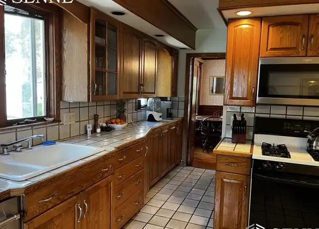 Property at 42 School St, Arlington, MA, 02476, 2 beds, 1 bath, [object Object]