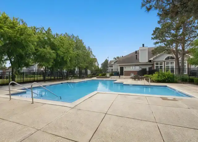 Property at 82 Sterling Cir, Wheaton, IL, 60189, 1 bed, 1 bath, [object Object]