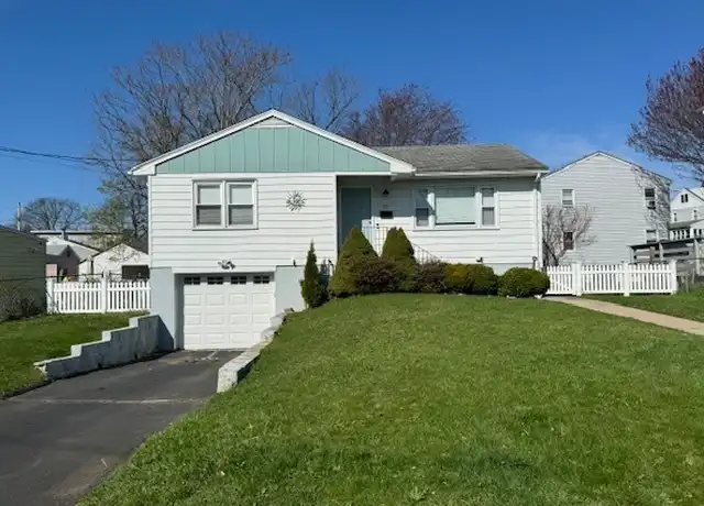 Property at 72 Ocean View St, New Haven, CT, 06512, 3 beds, 2 baths, [object Object]