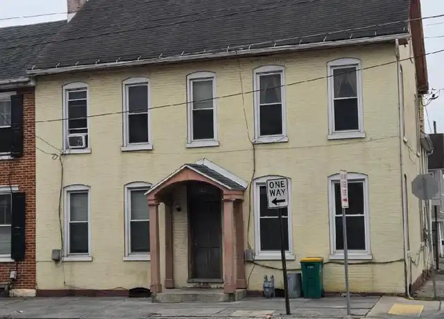 Property at 248 W Queen St Unit 2, Chambersburg, PA, 17201, 1 bed, 1 bath, [object Object]