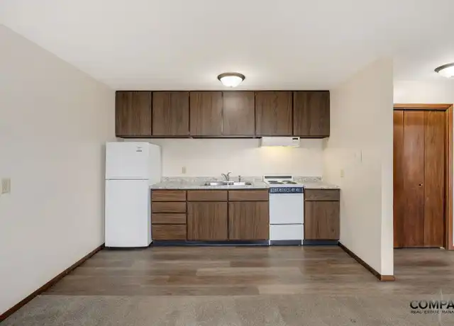 Property at 946 W Macarthur Ave Unit 36, Eau Claire, WI, 54701, 1 bed, 1 bath, [object Object]