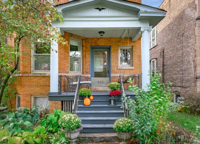 Property at 823 S Euclid Ave #1, Oak Park, IL, 60304, 3 beds, 1 bath, [object Object]