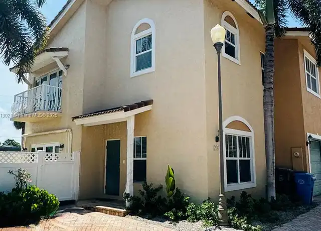 Property at 1233 NE 32nd St, Oakland Park, FL, 33334, 3 beds, 2.5 baths, [object Object]