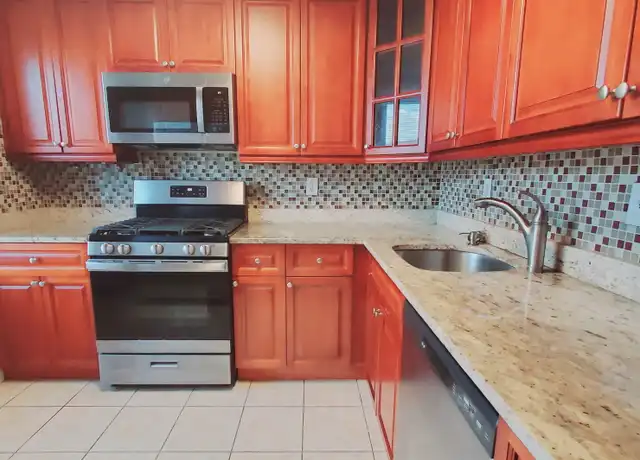 Property at 91 Strawberry Hill Ave Unit 11, Stamford, CT, 06902, 2 beds, 1 bath, [object Object]