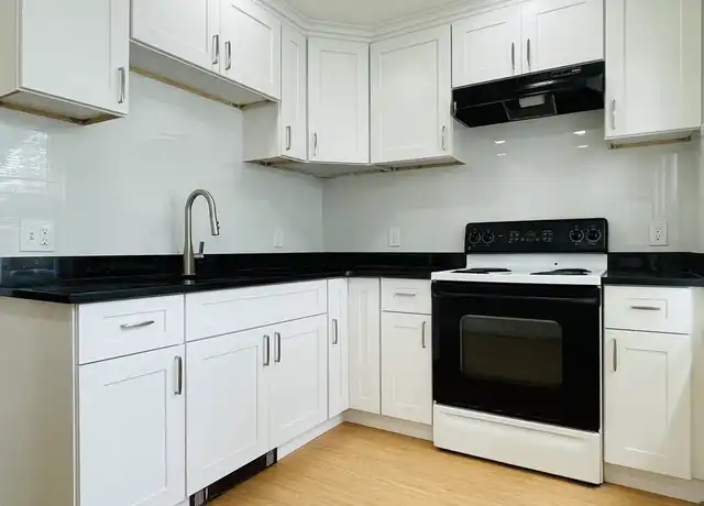 Property at 144 School St Unit 1L, Waltham, MA, 02451, 1 bed, 1 bath, [object Object]