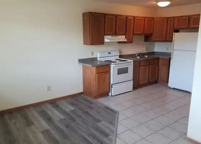 Property at 1320 Bainbridge St Unit 2, La Crosse, WI, 54603, 1 bed, 1 bath, [object Object]