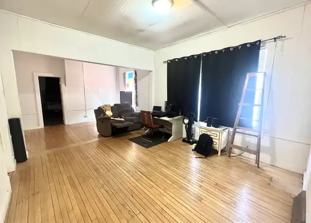 Property at 1121 Summit St Unit 1, Eau Claire, WI, 54703, 2 beds, 1 bath, [object Object]