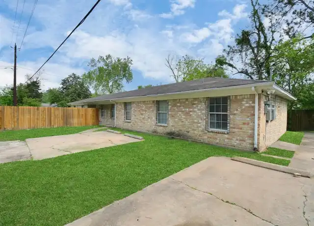 Property at 8622 Elbert St Unit B, Houston, TX, 77028, 3 beds, 1 bath, [object Object]