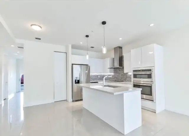 Property at 6310 NW 103rd Pl #102, Doral, FL, 33178, 3 beds, 2 baths, [object Object]