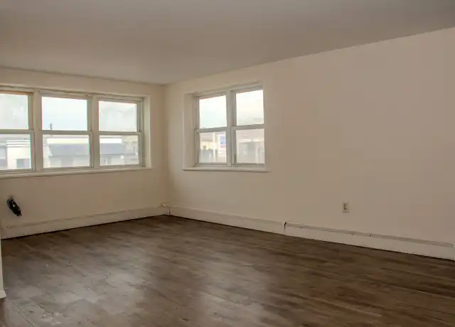 Property at 19 S 2nd St Unit 02, Wood River, IL, 62095, 1 bed, 1 bath, [object Object]