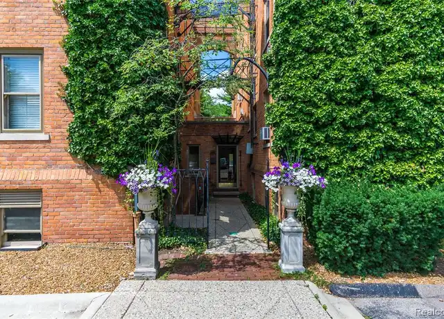 Property at 327 Southfield Rd #1, Birmingham, MI, 48009, 1 bed, 1 bath, [object Object]