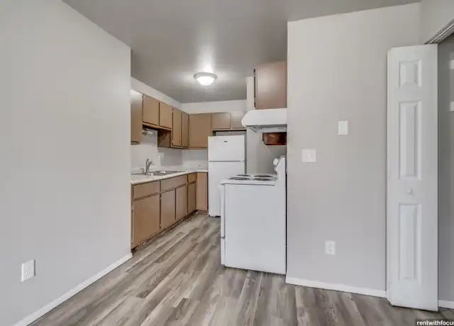 Property at 560 W Linwood Ave Unit 102, Oshkosh, WI, 54901, 2 beds, 1 bath, [object Object]