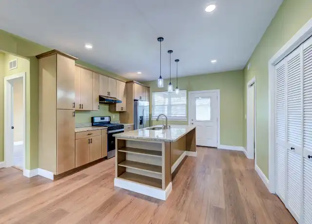 Property at 3327 Park Ave, Saint Louis, MO, 63104, 2 beds, 2 baths, [object Object]