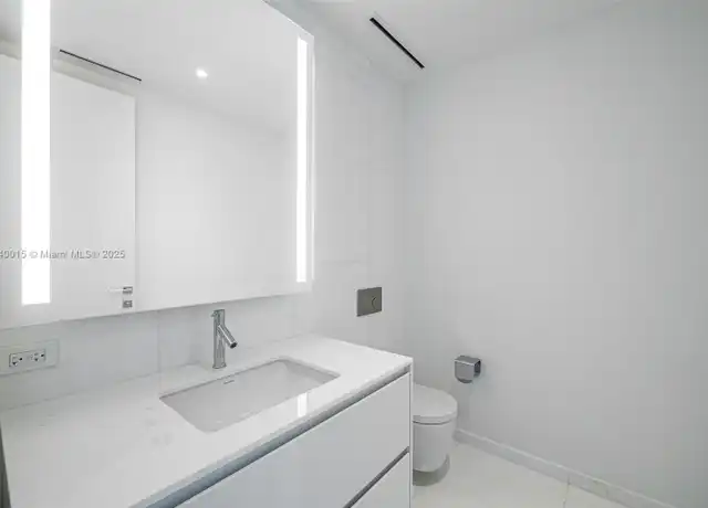 Property at 300 Biscayne Boulevard Way Unit 2906W, Miami, FL, 33131, 2 beds, 2.5 baths, [object Object]