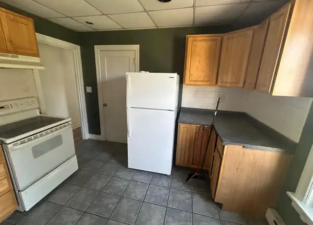 Property at 5 E Maple St Unit 2, Lebanon, PA, 17046, 2 beds, 1 bath, [object Object]