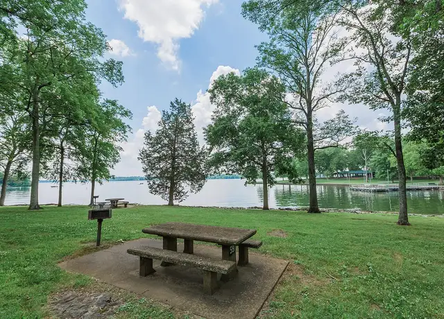 Photo of 1080 W Main St, Hendersonville, TN 37075