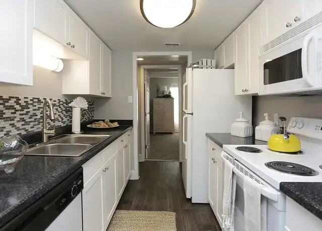 Property at Bonterra Lakeside Apartments - 890 Quail Lake Cir, Colorado Springs, CO, 80906, 1-2 bed, 1-2 bath, [object Object]