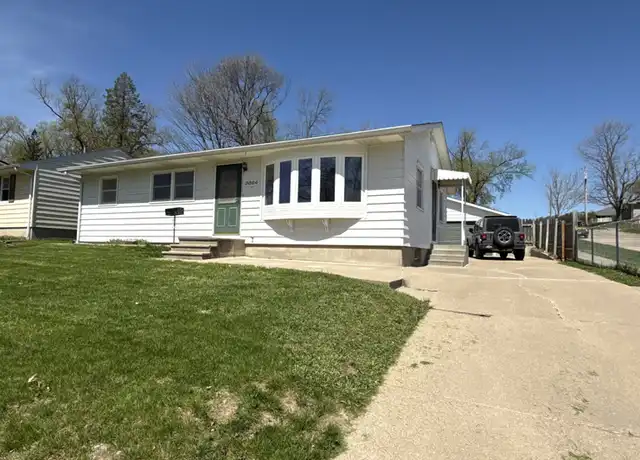Property at 3624 Bel Air Dr SE, Cedar Rapids, IA, 52403, 4 beds, 2 baths, [object Object]