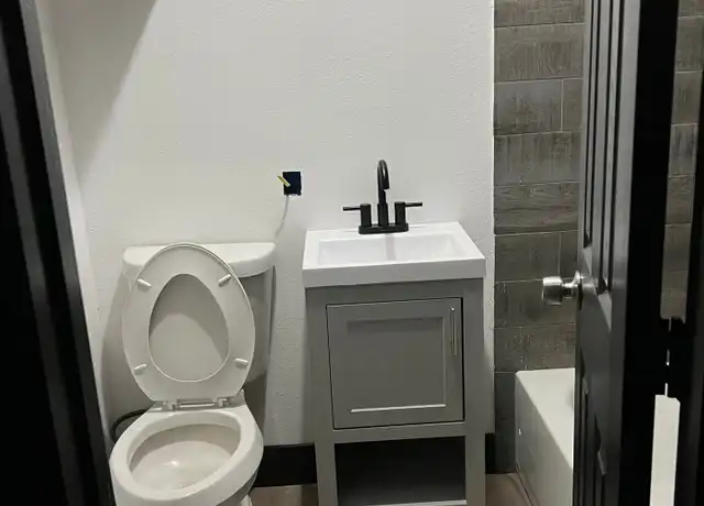 Property at 5617 Elysian St, Houston, TX, 77009, 2 beds, 1 bath, [object Object]
